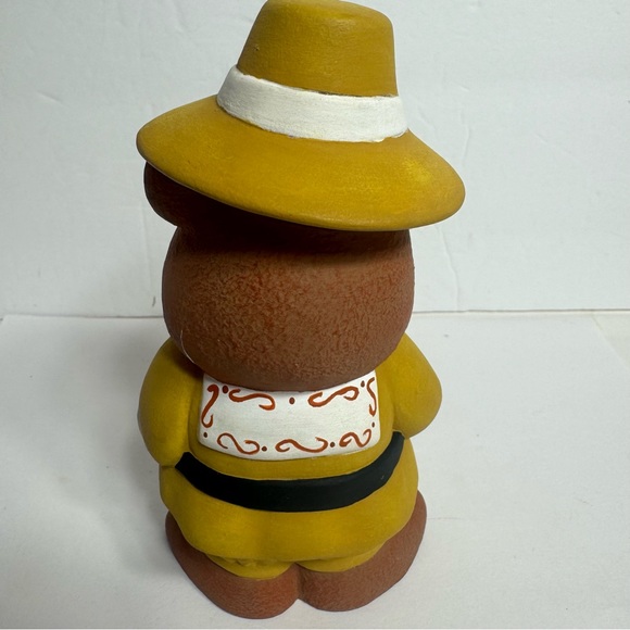 Hand painted pilgrim teddy bear. Adorable ceramic bear wearing yellow outfit - Picture 11 of 12